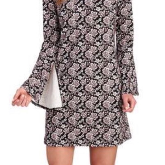💖SOLD💖Nordstrom Robbie Bee Bell Sleeve Knit Shift Dress - Picture 6 of 8